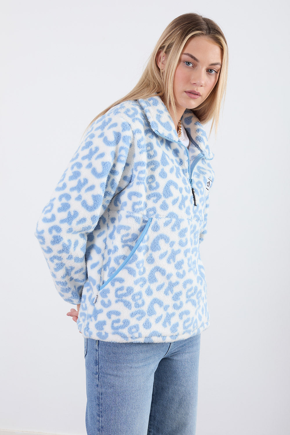 The Trek fleece in Blue leopard