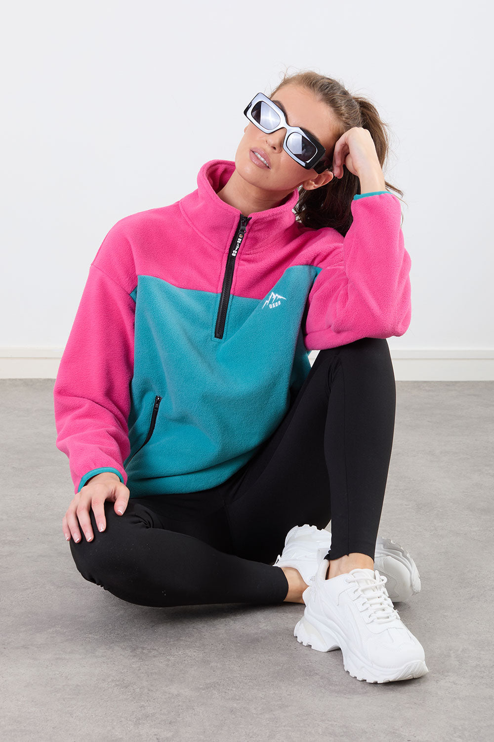 The Wander Fleece in Contrast teal