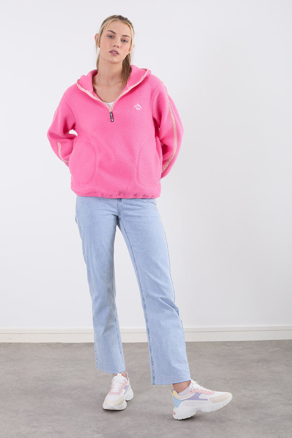 The Echo Fleece in Bubblegum