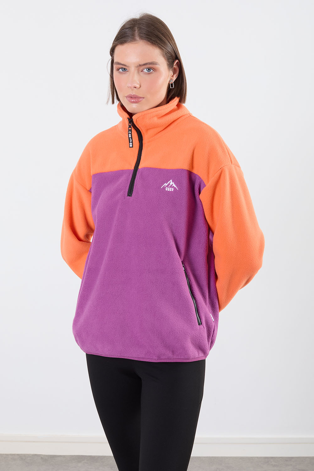 The Wander Fleece in Contrast Orange/Purple