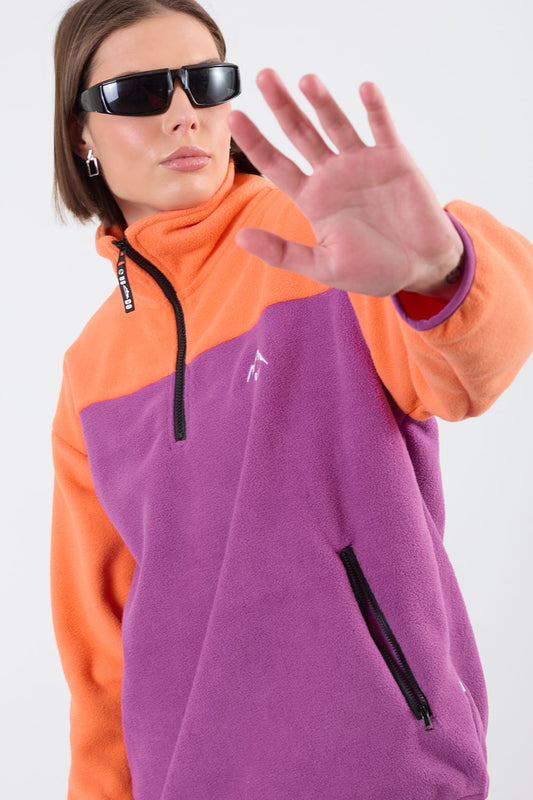 The Wander Fleece in Contrast Orange/Purple