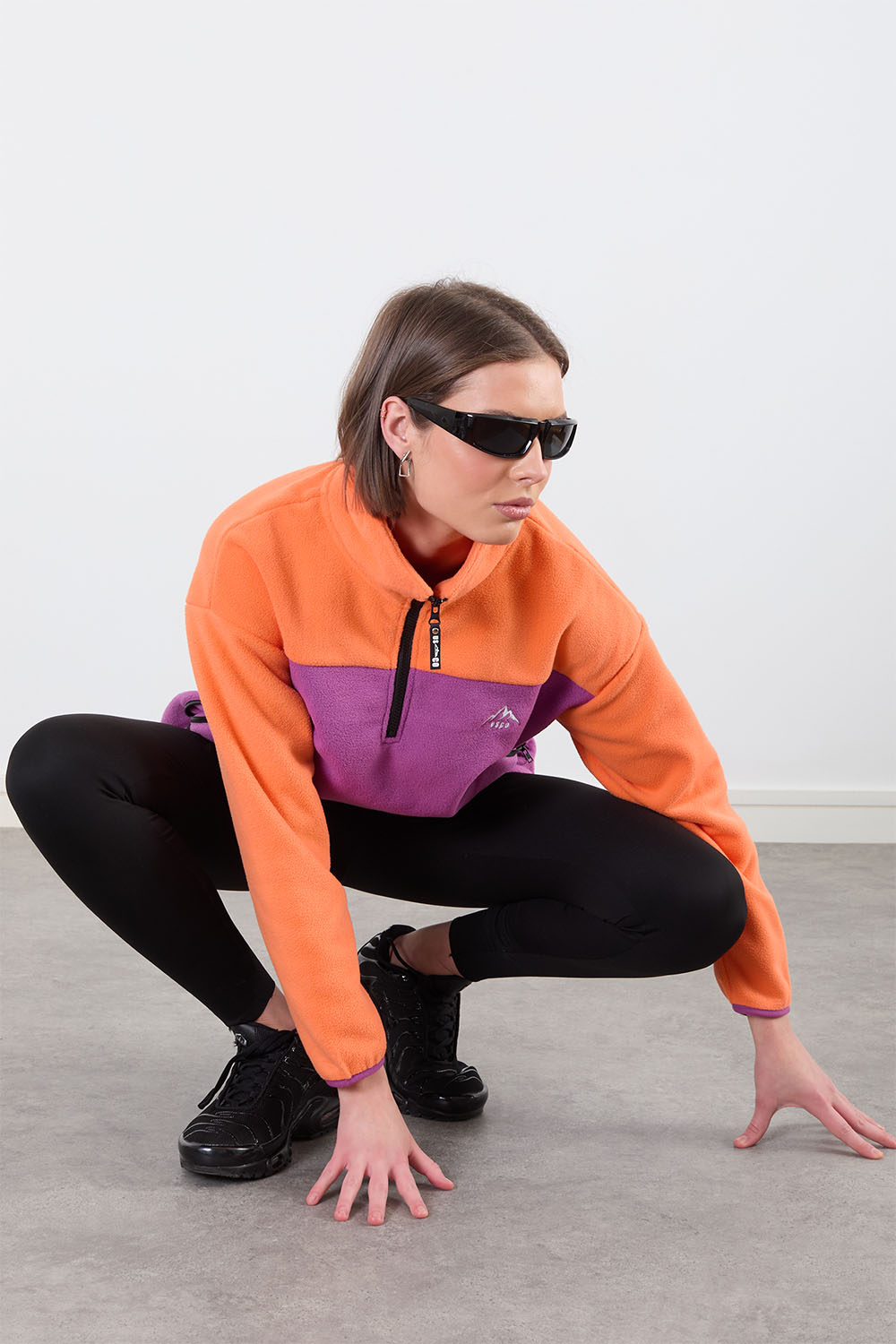 The Wander Fleece in Contrast Orange/Purple