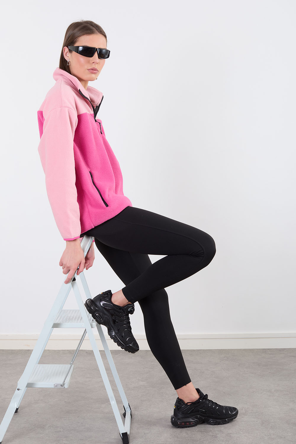 The Wander Fleece in Contrast Pinks